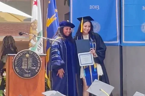 Antonella del Toro receives a prize