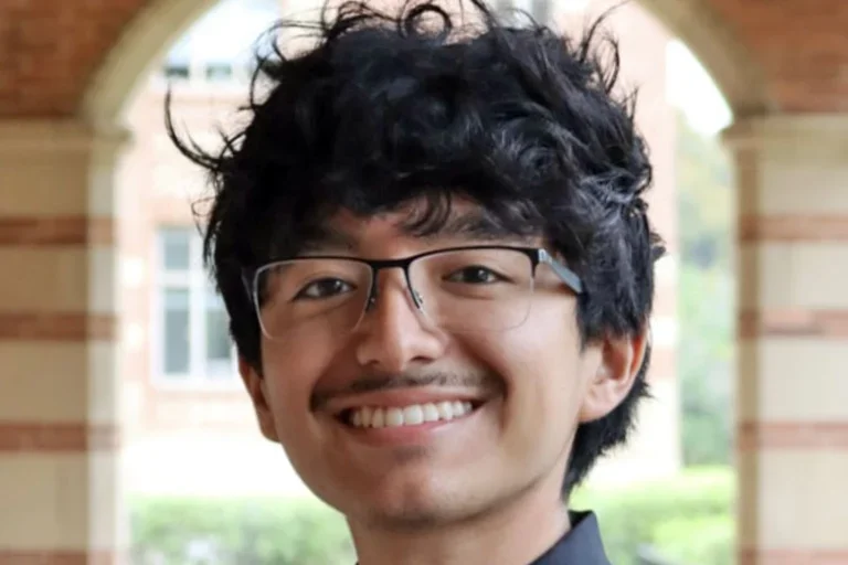 A headshot of Moses Ramirez