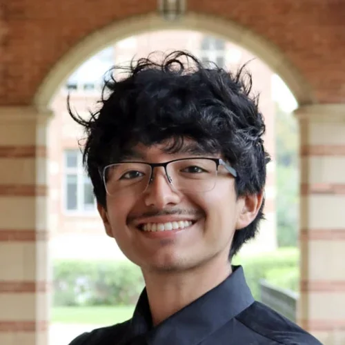 A headshot of Moses Ramirez